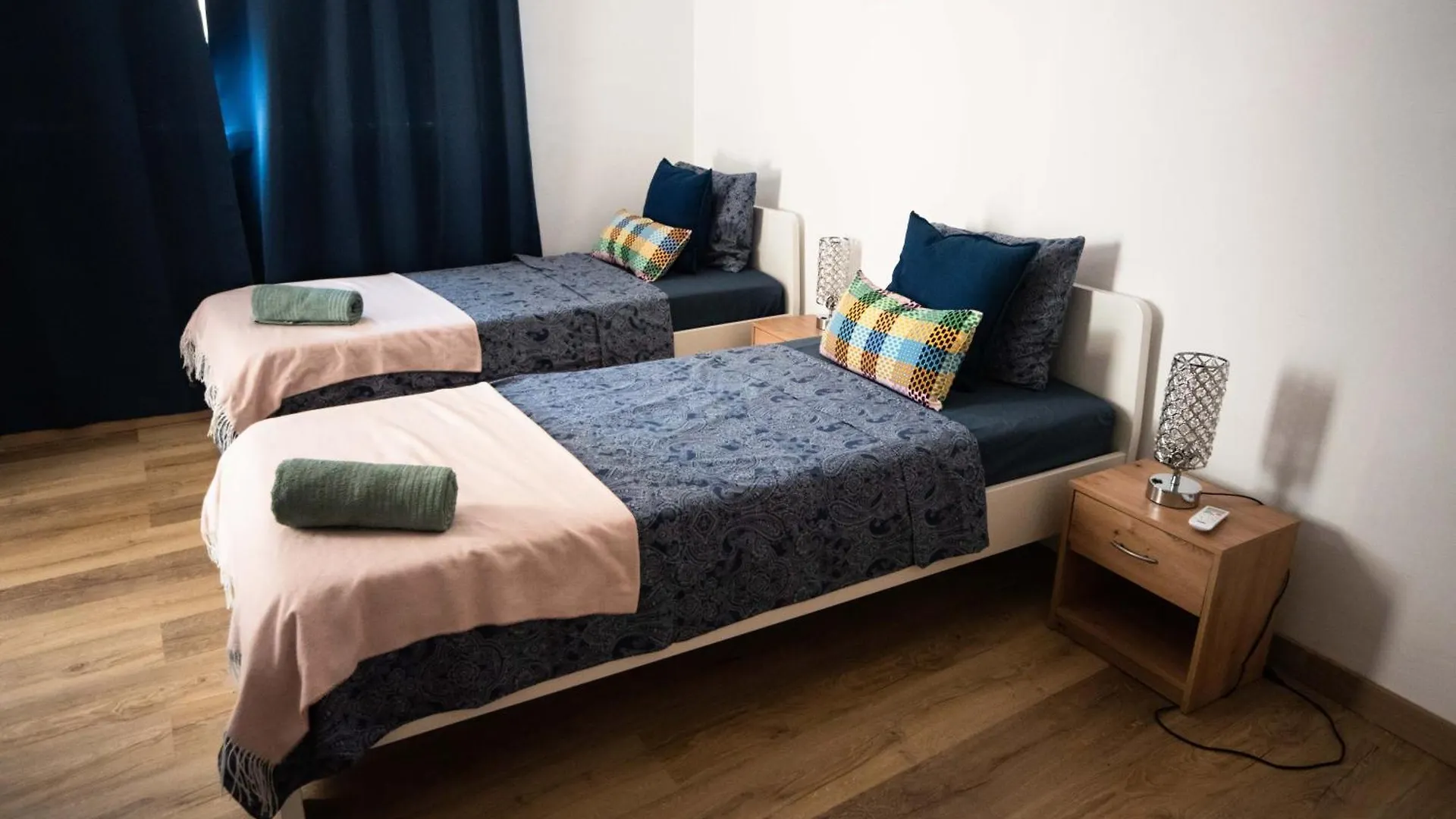 By Barcelona Port Rooms Hostel