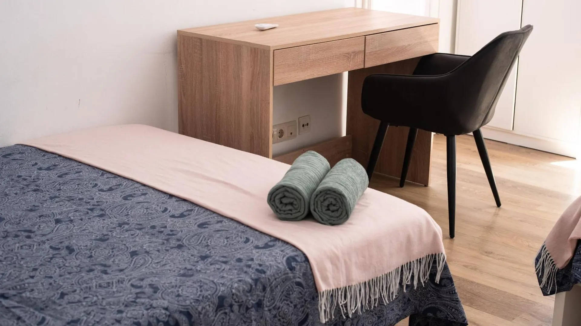 By Barcelona Port Rooms