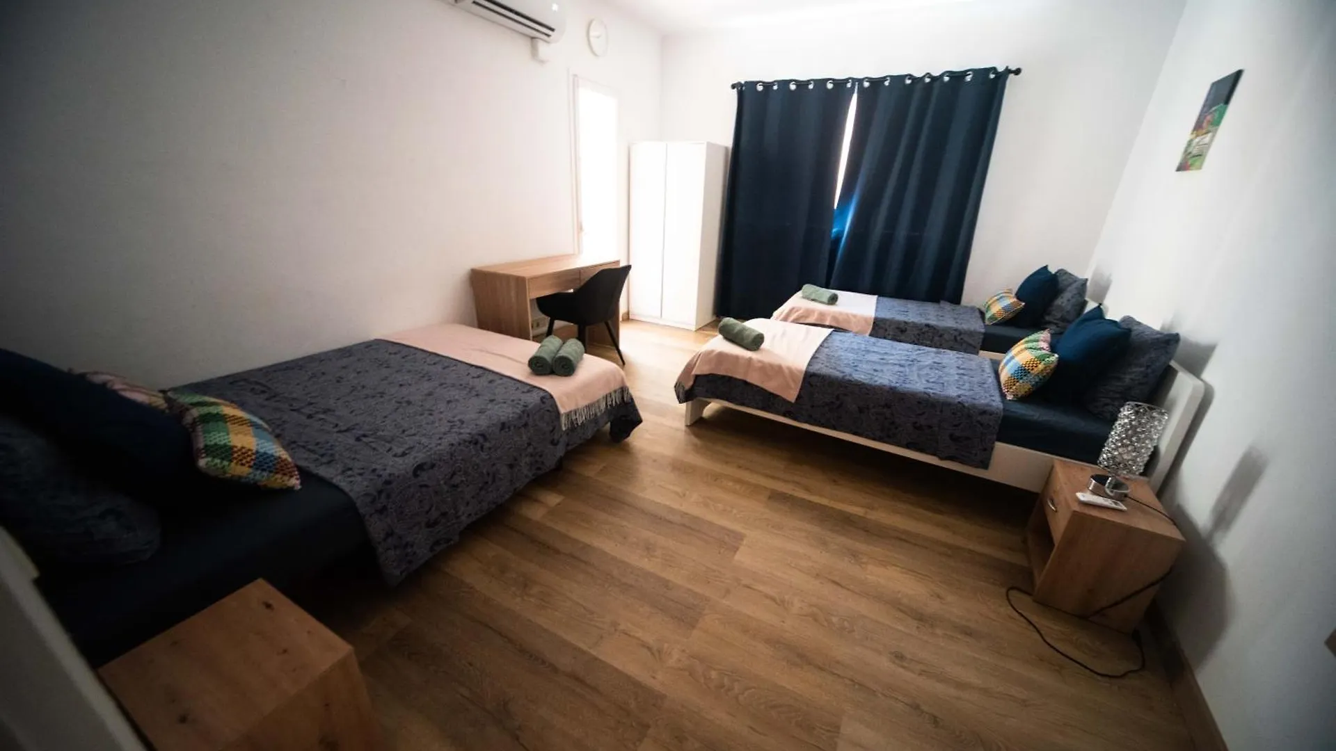 By Barcelona Port Rooms