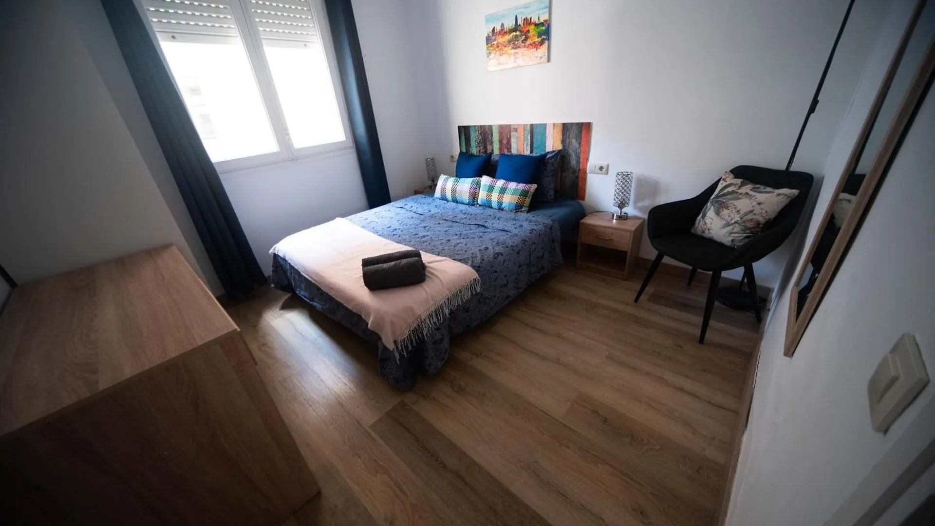 By Barcelona Port Rooms 0*,